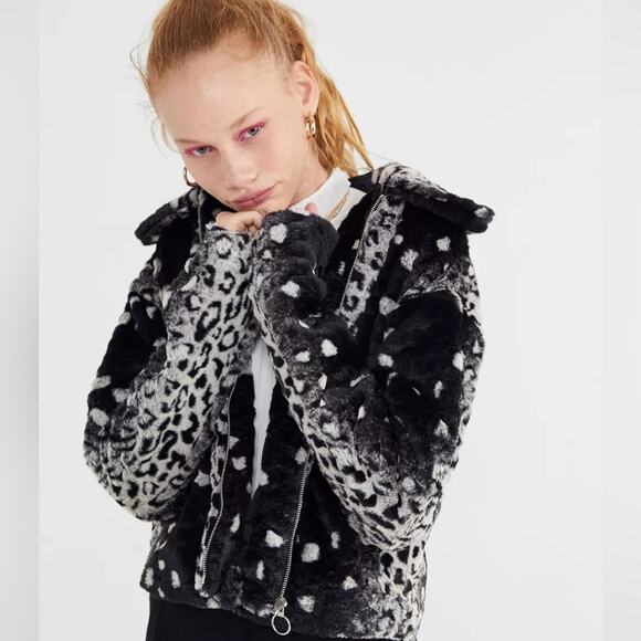 Urban Outfitters Jackets & Blazers - NWOT Urban Outfitters Snow Leopard Faux Fur Coat Women's Extra‎ Small